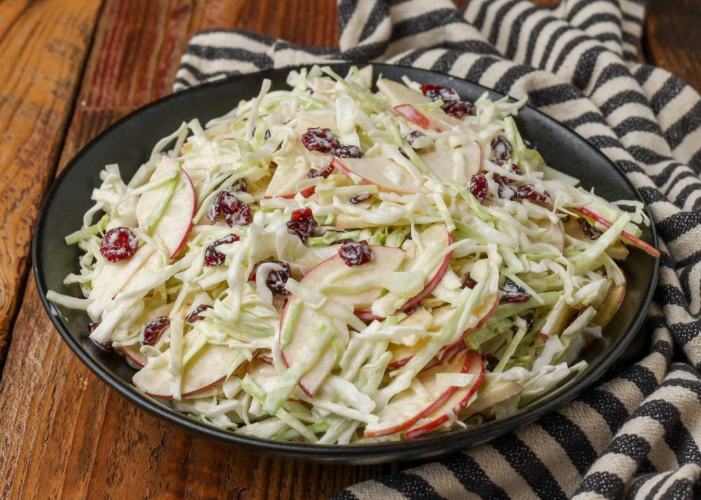 Apple Cranberry Coleslaw Coleslaw z Jabłkami i Żurawiną