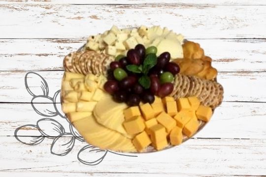 Cheese and Fruit Platter Półmisek Serów i Owoców