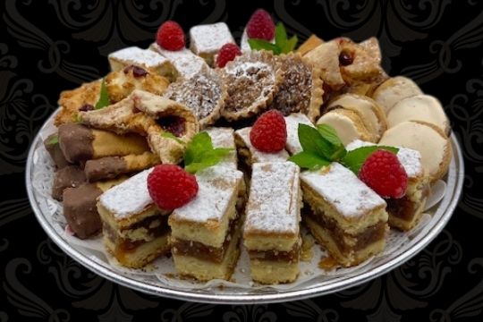 Apple Cake and Cookie Platter Półmisek Szarlotki i Ciasteczek