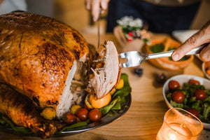 Roasted Amish Turkey with Your Choice of Stuffing: Vegetable or Meat  Pieczony Indyk Amish z Farszem do Wyboru: Warzywny lub Mięsny